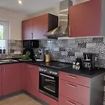 Premiumferienhaus Surya 펜션 *